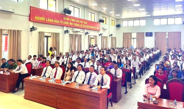 Phường Vinh Phú biểu dương 90 tập thể, cá nhân điển hình tiên tiến giai đoạn 2020-2025