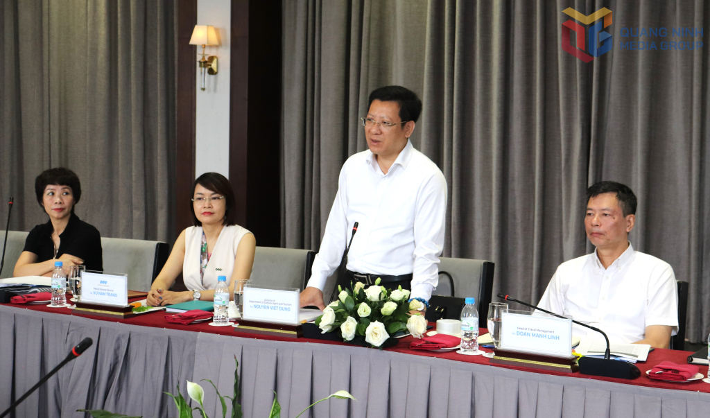 Đại diện Sở Văn hóa, Thể thao và Du lịch giới thiệu các tiềm năng, thế mạnh của du lịch Quảng Ninh.