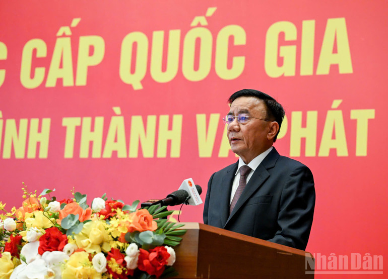 Ủy viên Bộ Chính trị, Thường trực Ban Bí thư Trần Cẩm Tú phát biểu. (Ảnh: DUY LINH)