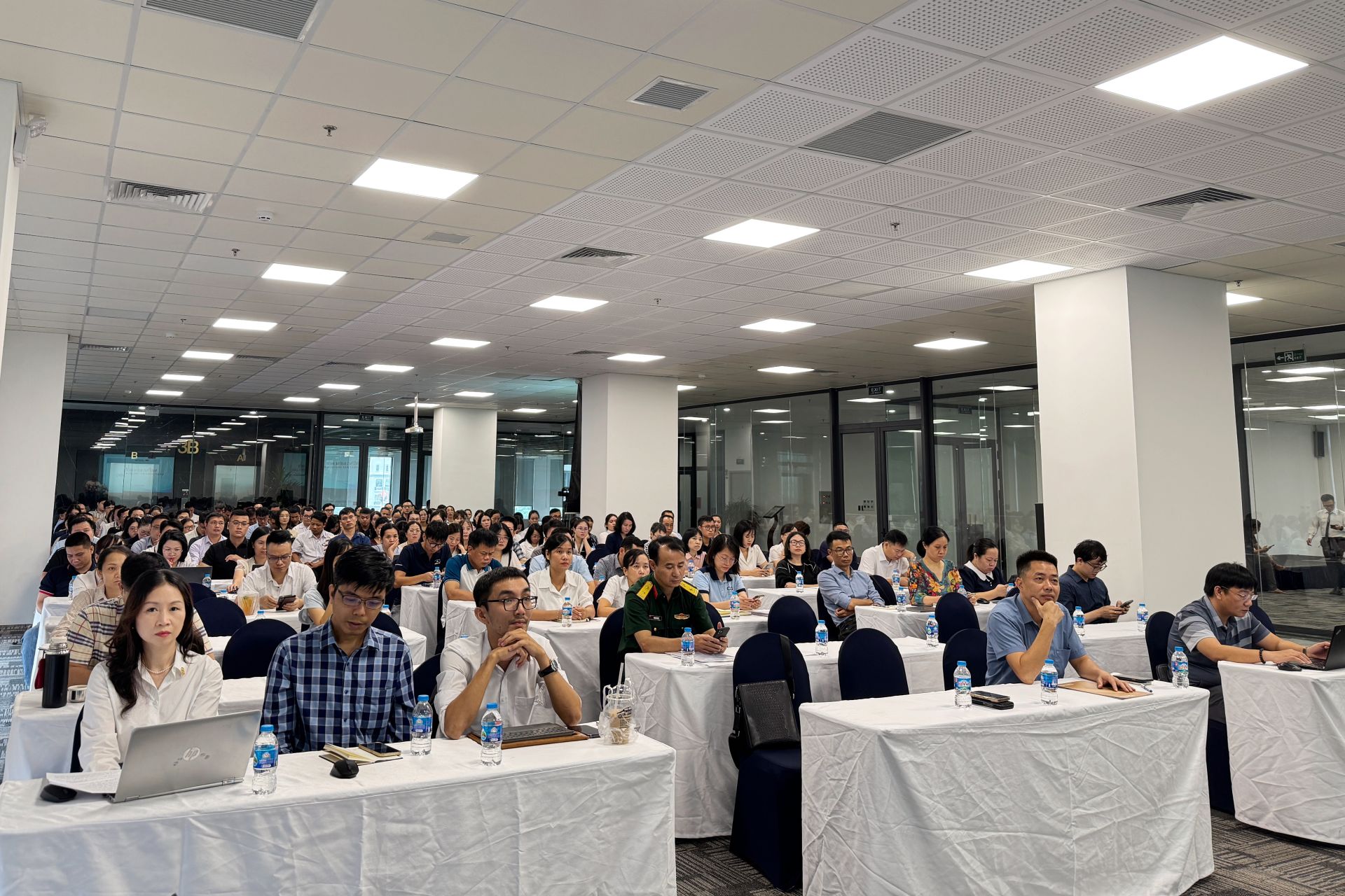 Đại biểu dự Hội nghị.