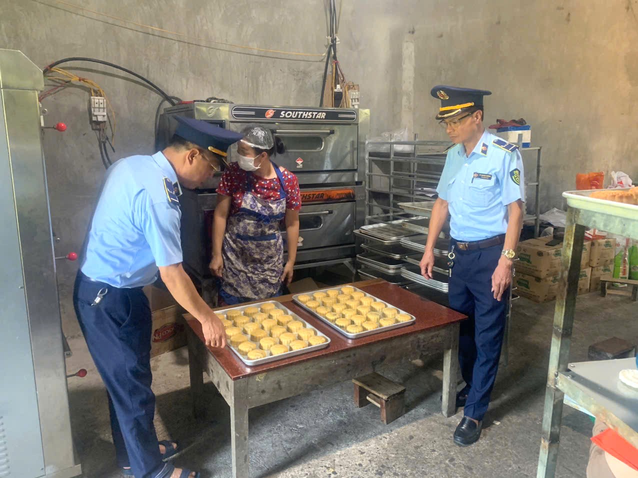 Lạng Sơn đẩy mạnh kiểm tra, ngăn chặn thực phẩm kém chất lượng dịp Trung thu 2025