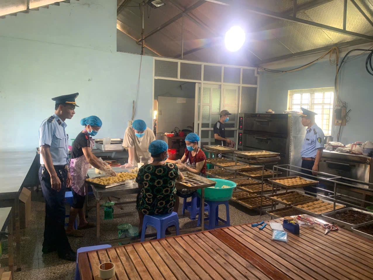 Lạng Sơn đẩy mạnh kiểm tra, ngăn chặn thực phẩm kém chất lượng dịp Trung thu 2025 Lạng Sơn đẩy mạnh kiểm tra, ngăn chặn thực phẩm kém chất lượng dịp Trung thu 2025