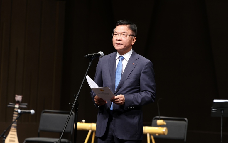 Phó Thủ tướng Lê Thành Long phát biểu tại Chương trình Hòa nhạc - Ảnh: VGP