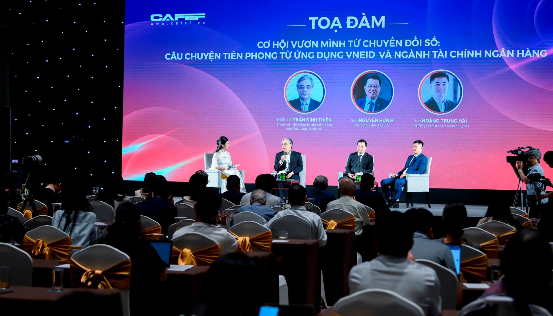 Hướng tới tương lai số: "Cú hích" từ món quà 100.000 đồng của Chính phủ