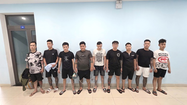 Các đối tượng bị tạm giữ để điều tra.