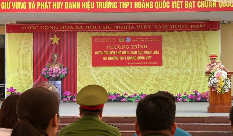 Lào Cai: Trang bị kiến thức pháp luật cho hơn 900 học sinh Trường THPT Hoàng Quốc Việt