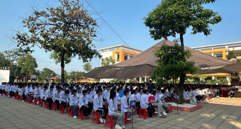 Hơn 900 học sinh hào hứng tham gia chương trình.