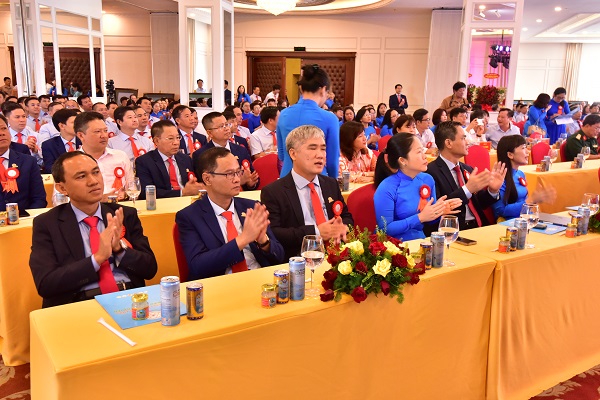 Lãnh đạo Công ty Yến sào Khánh Hòa tại hội nghị