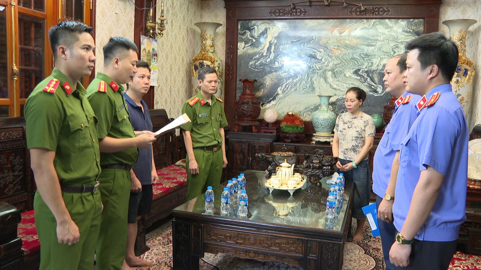 Khởi tố, bắt tạm giam 2 bị can liên quan đến ổ nhóm tội phạm do Bùi Quốc Ý (tức Ý ẻng) cầm đầu