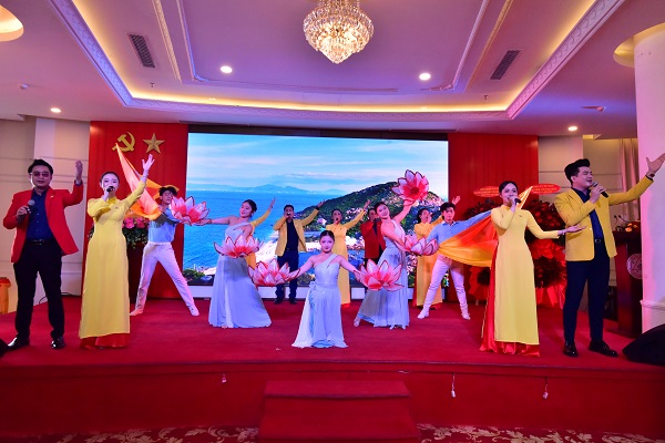 Văn nghệ chào mừng