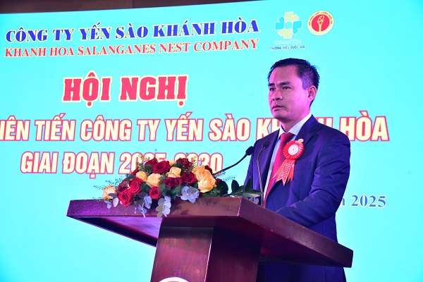 5- Ông Nguyễn Thanh Hải- Phó Bí thư Đảng ủy, Tổng Giám đốc Công ty Yến sào Khánh Hòa báo cáo Tổng kết phong trào thi đua và công tác khen thưởng 5 năm giai đoạn 2020 - 2025, phương hướng, nhiệm vụ công tác thi đua, khen thưởng giai đoạn 2025 - 2030.