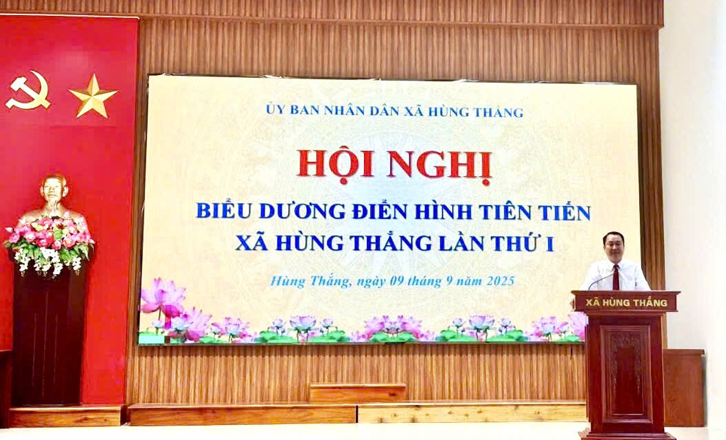 Đồng chí Đỗ Mạnh Hiếu, Bí thư Đảng ủy, Chủ tịch HĐND xã phát biểu chỉ đạo tại Hội nghị.