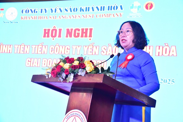 Báo cáo tham luận của các tập thể và cá nhân điển hình tiên tiến