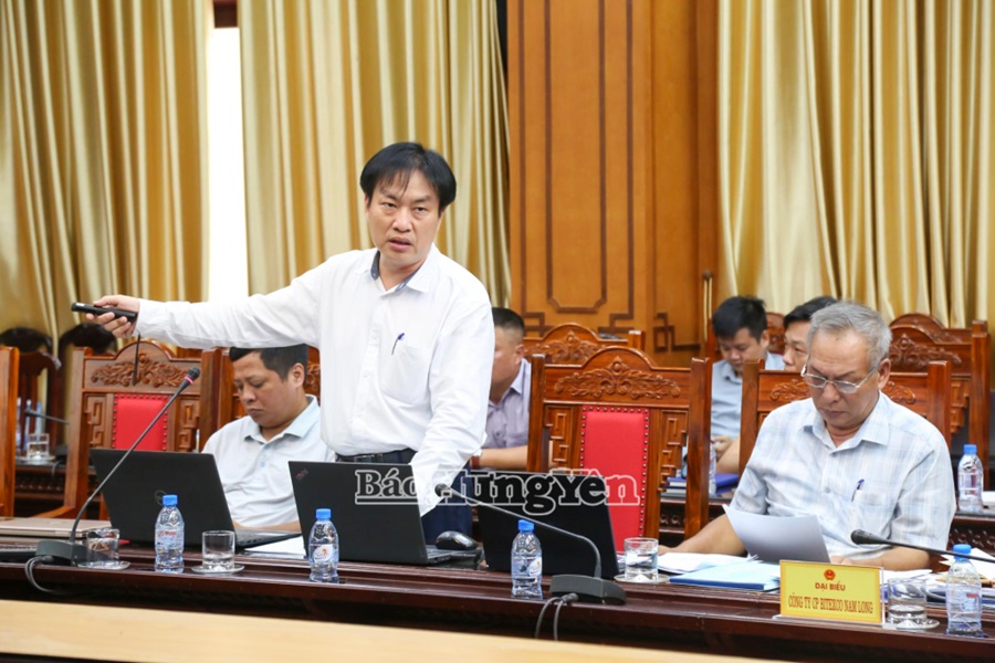 Các nhà đầu tư phát biểu tại cuộc họp