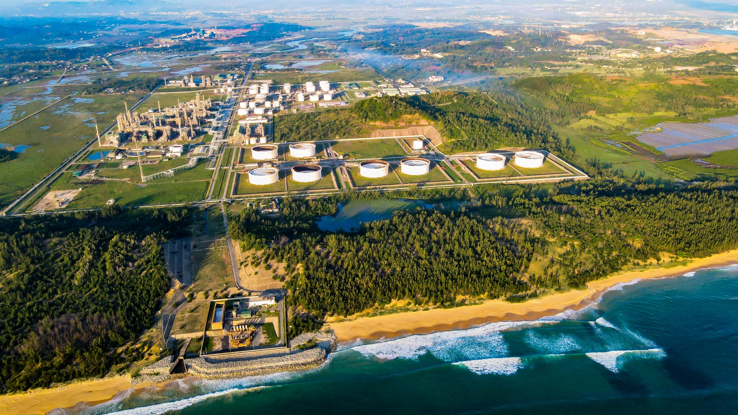 Việc xây dựng Nhà máy Lọc dầu Dung Quất giúp Việt Nam giải thành công bài toán tự chủ năng lượng cho đất nước