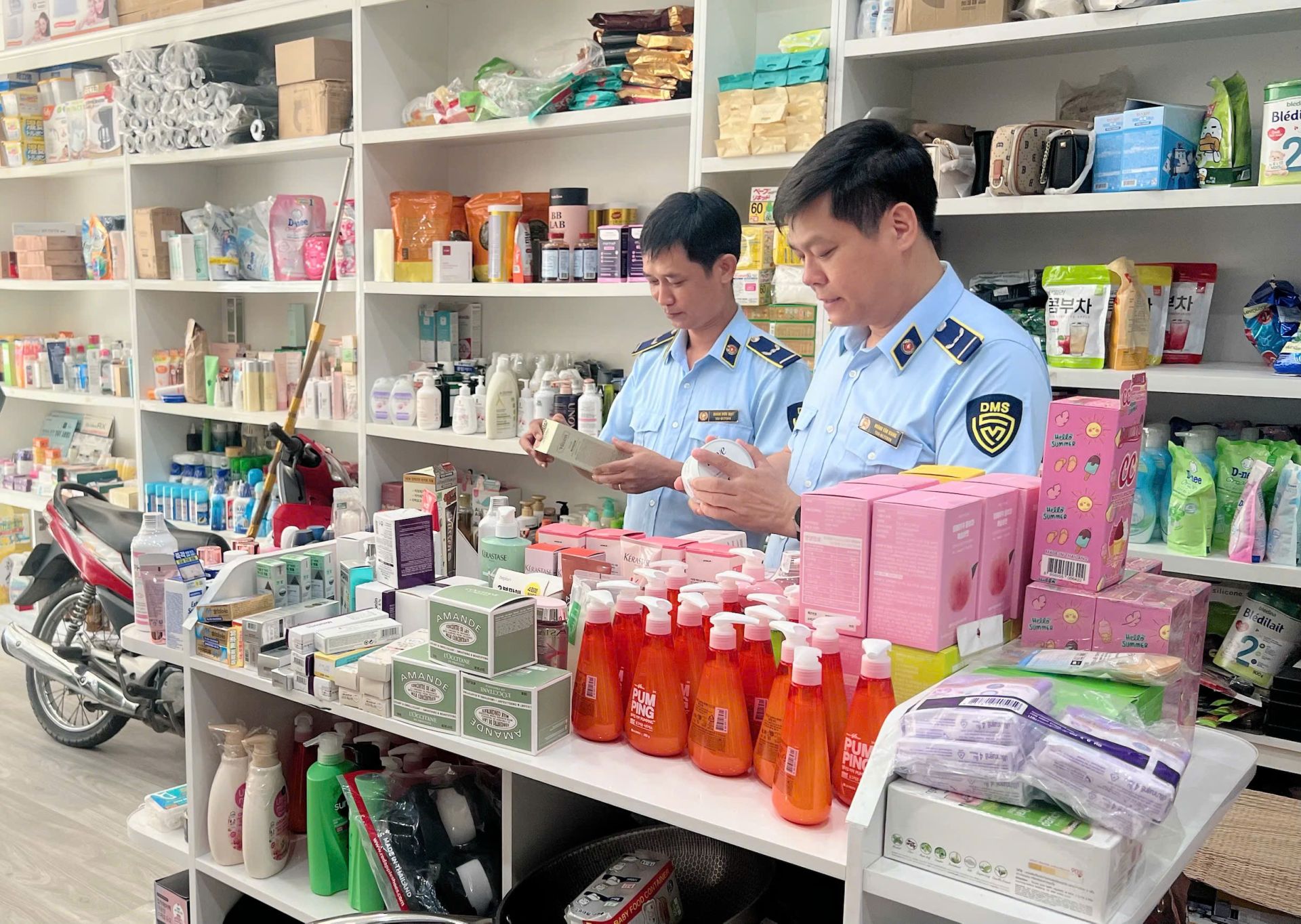 Tăng cường kiểm tra, xử lý mỹ phẩm không rõ nguồn gốc trên địa bàn tỉnh Hưng Yên