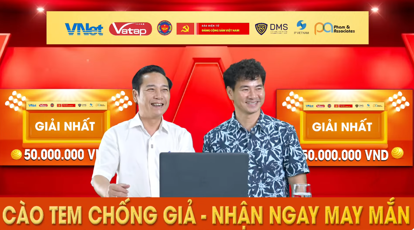 Ông Nguyễn Công Dũng, nguyênTổng Biên tập Báo điện tử Đảng Cộng sản Việt Nam tham gia quay thưởng tại Chương trình