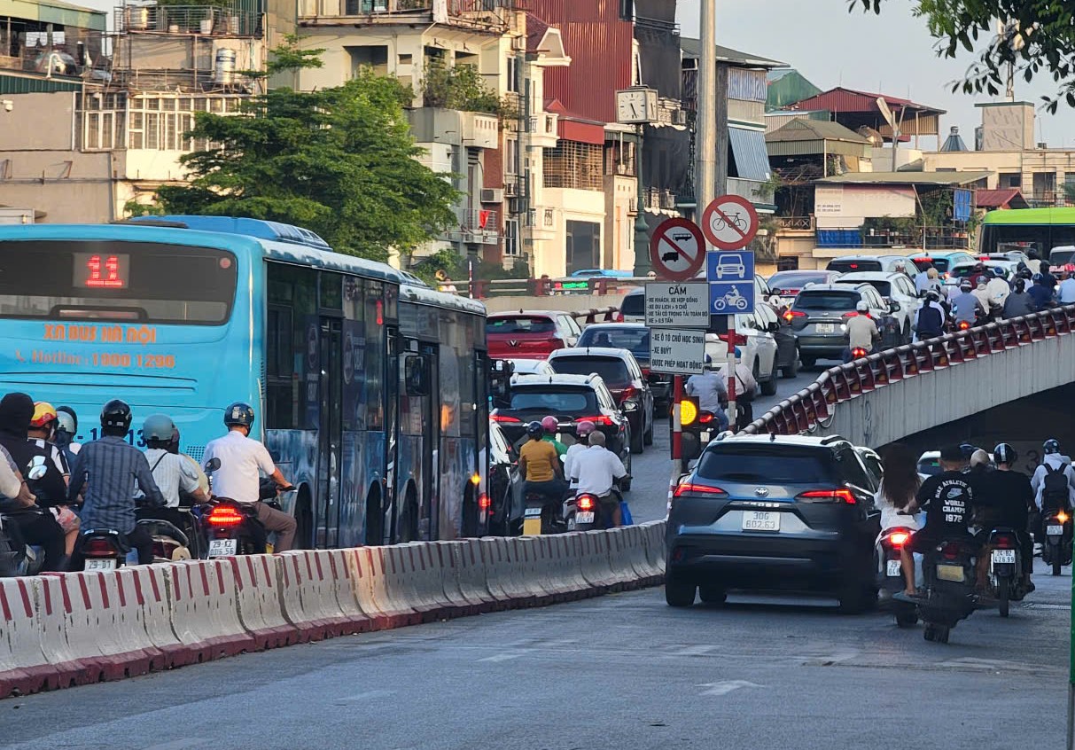 Hà Nội: Lời giải nào cho bài toán giao thông tĩnh?