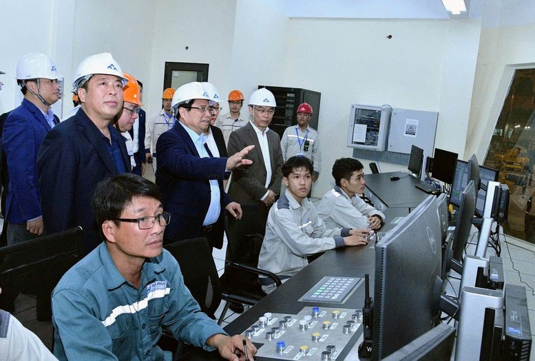 Thủ tướng Phạm Minh Chính thăm, làm việc tại Khu liên hợp gang thép Hòa Phát Dung Quất dịp đầu năm - Ảnh: VGP/LH