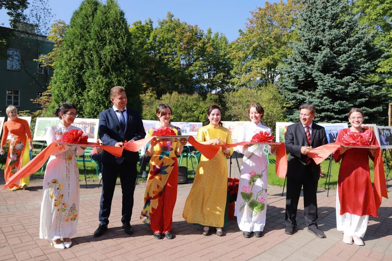 Khai mạc triển lãm ‘Chủ tịch Hồ Chí Minh-Người đặt nền móng cho tình hữu nghị Việt Nam và Liên bang Nga’