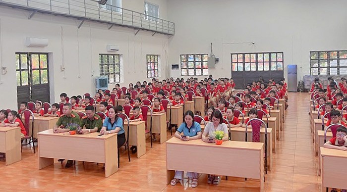 Công an xã An Quang tuyên truyền Luật Trật tự ATGT đường bộ tại Trường Tiểu học Quang Trung