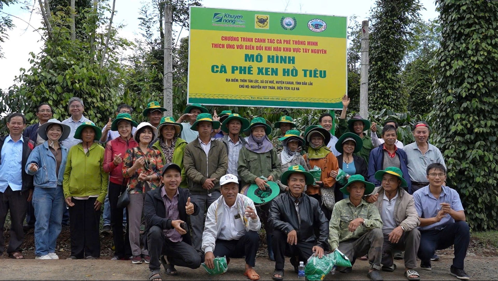 Đông đảo bà con nông dân hưởng ứng và tham gia Chương trình 