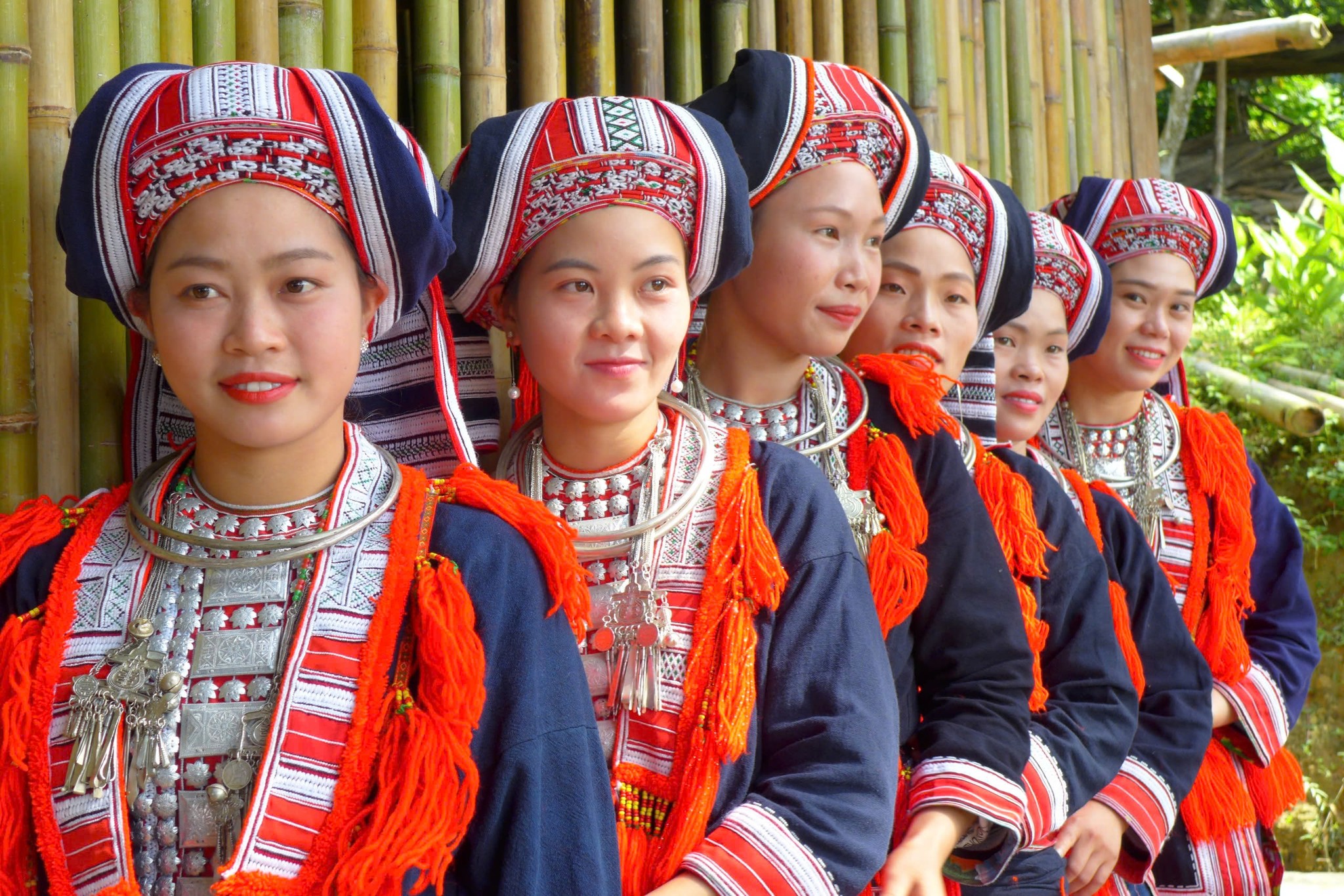 Cộng đồng các dân tộc bản địa với sắc màu văn hóa vùng cao là điểm mạnh thu hút khách du lịch của Thông Nguyên. Cộng đồng các dân tộc bản địa với sắc màu văn hóa vùng cao là điểm mạnh thu hút khách du lịch của Thông Nguyên.