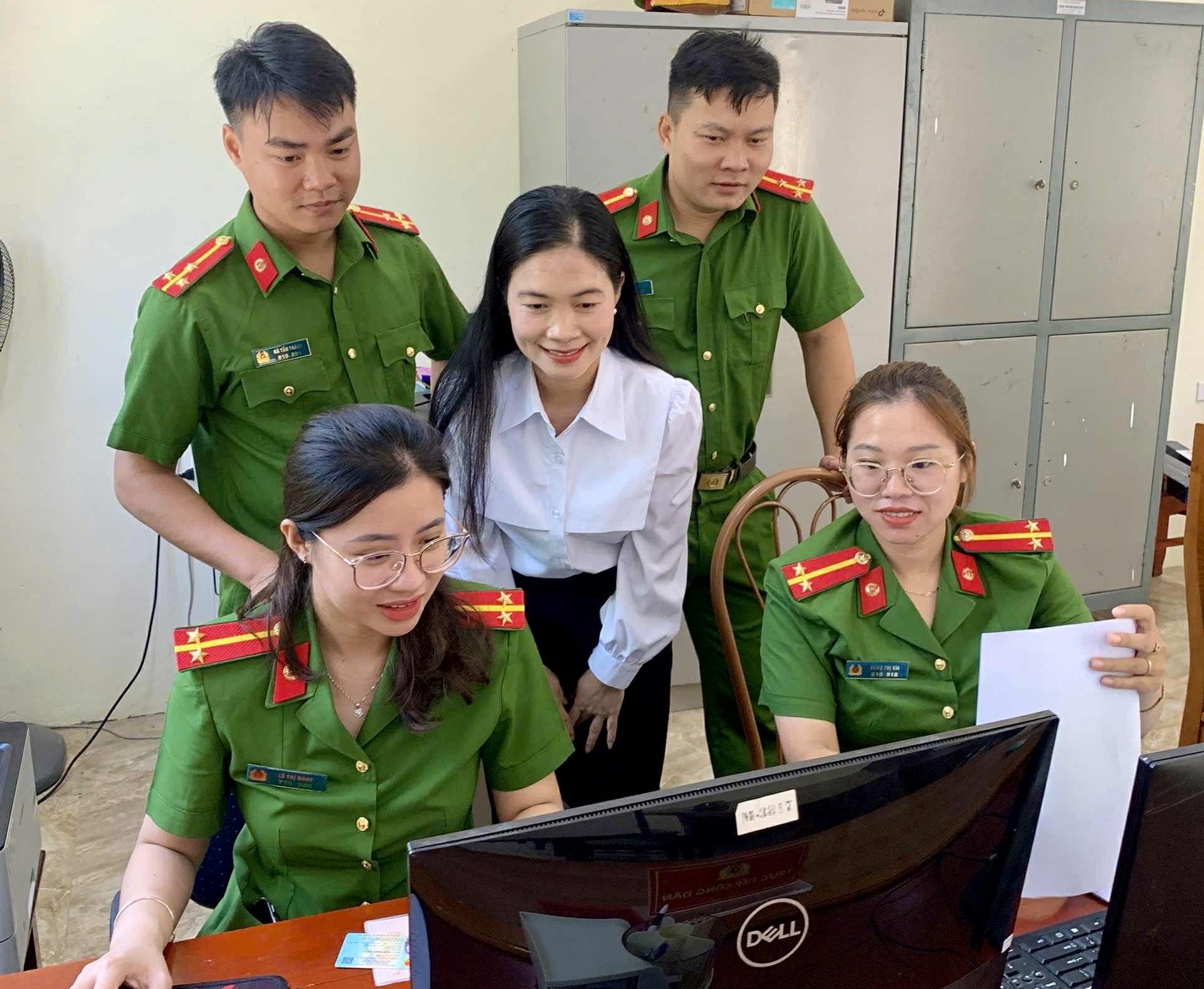 Thanh Hóa là địa phương đầu tiên trong cả nước cấp phát thẻ đảng viên gắn chíp theo mẫu mới