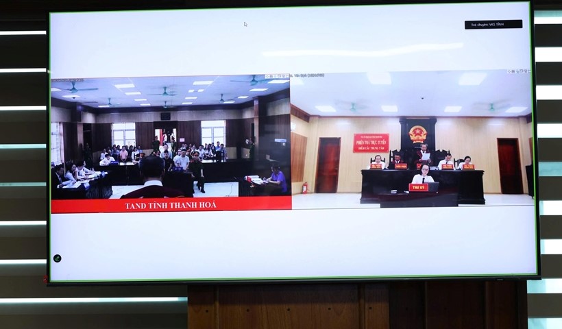 Phiên tòa được kết nối trực tuyến từ điểm cầu trung tâm tại phòng xử án của TAND tỉnh đến các điểm cầu tại VKSND tỉnh và VKSND khu vực.