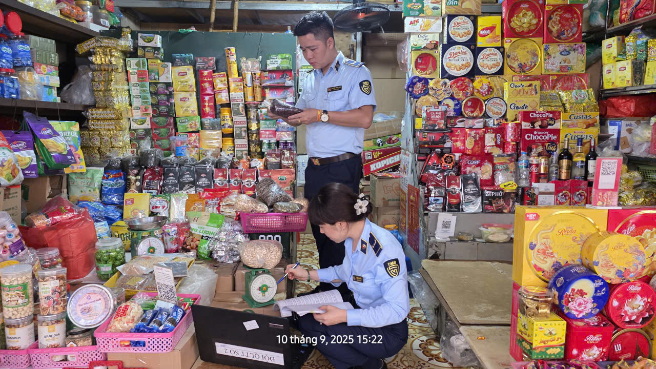 Lực lượng Quản lý thị trường Hà Nội tăng cường kiểm tra hàng hóa