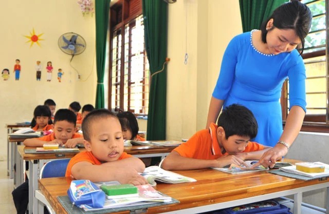 Nghệ An triển khai phụ cấp ưu đãi cho giáo viên dạy học sinh khuyết tật
