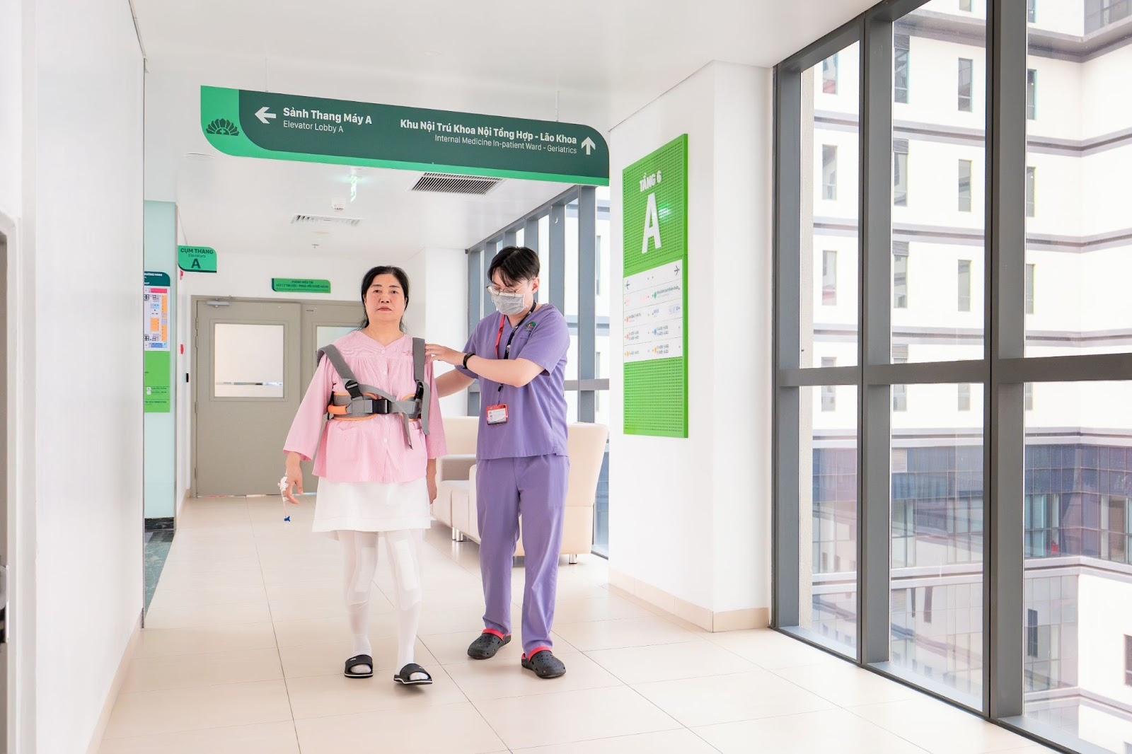 Bệnh nhân thay 2 khớp đi lại được sau 2 ngày nhờ ít đau Bệnh nhân thay 2 khớp đi lại được sau 2 ngày nhờ ít đau