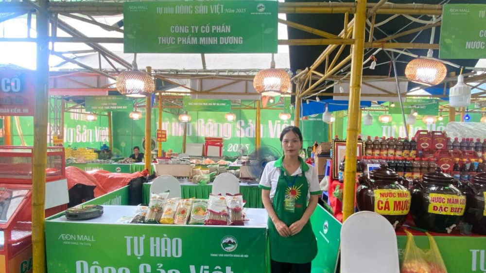 Gian hàng của Công ty CP Thực phẩm Minh Dương tại Hội chợ Tự hào Nông sản Việt năm 2025 diễn ra từ ngày 31/7/2025 – 03/8/2025 tại Trung tâm thương mại Aeon Mall Hà Đông, Hà Nội Gian hàng của Công ty CP Thực phẩm Minh Dương tại Hội chợ Tự hào Nông sản Việt năm 2025 diễn ra từ ngày 31/7/2025 – 03/8/2025 tại Trung tâm thương mại Aeon Mall Hà Đông, Hà Nội