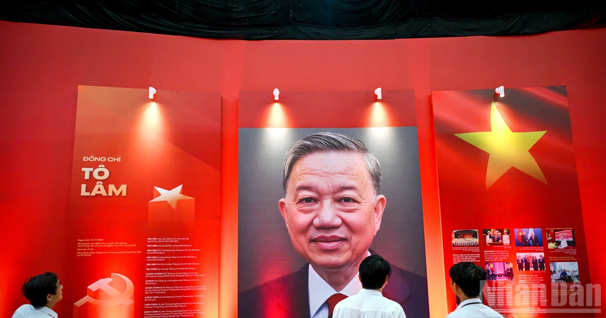 [Ảnh] Ấn tượng 13 bức chân dung các đời Tổng Bí thư Đảng Cộng sản Việt Nam qua các thời kỳ