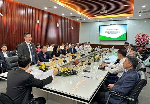 Ông Nguyễn Thanh Tùng - Ủy viên BCH Đảng bộ Chính Phủ, Bí thư Đảng ủy, Chủ tịch HĐQT Vietcombank phát biểu tại buổi lễ. Ảnh: VCB