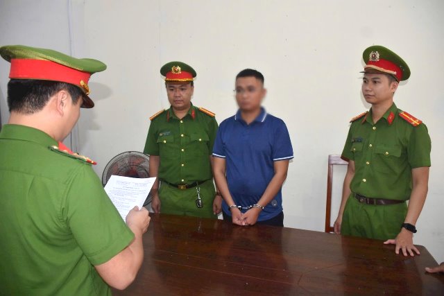 Cơ quan điều tra thi hành lệnh khởi tố, bắt tạm giam đối với Phan Như Anh Quốc.