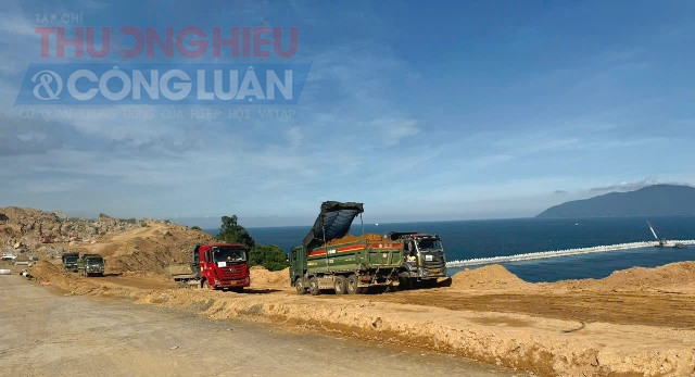 Chủ đầu tư đang đẩy nhanh tiến độ san nền, hoàn thiện hạ tầng kỹ thuật và mở các tuyến đường trục chính... với tốc độ thần tốc nhằm kịp hoàn thành các mốc tiến độ đã cam kết với chính quyền thành phố.