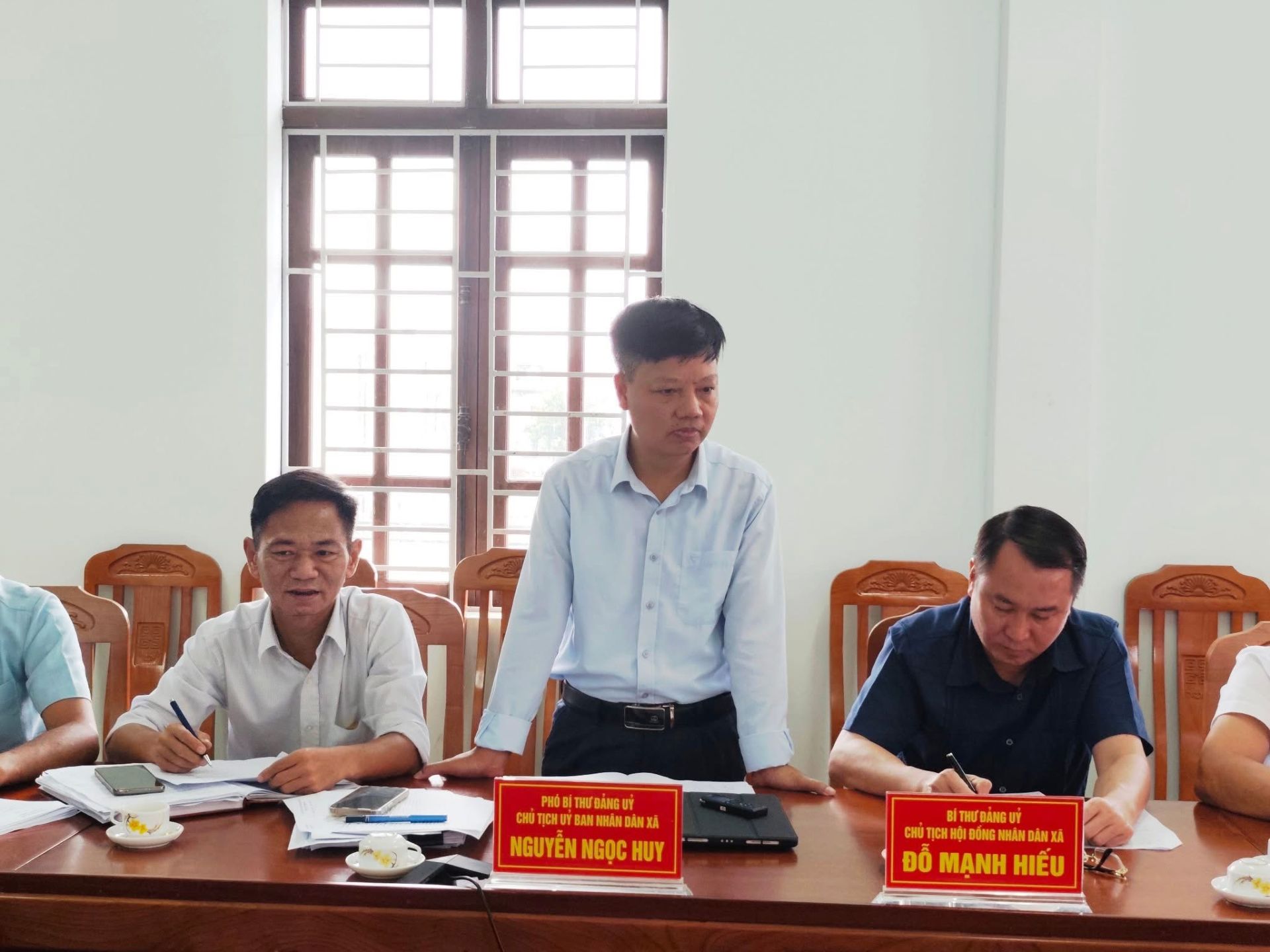 Đồng chí chí Nguyễn Ngọc Huy – Phó Bí thư Đảng ủy, Chủ tịch UBND xã Hùng Thắng phát biểu tại buổi làm việc