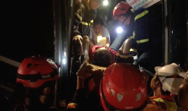 Lực lượng Cảnh sát PCCC và CNCH đã kịp thời cứu nạn vụ tai nạn giao thông nghiêm trọng trên cao tốc La Sơn - Túy Loan. Ảnh: CACC Lực lượng Cảnh sát PCCC và CNCH đã kịp thời cứu nạn vụ tai nạn giao thông nghiêm trọng trên cao tốc La Sơn - Túy Loan. Ảnh: CACC