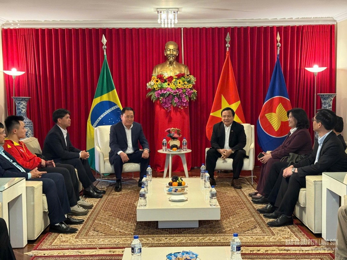 Đoàn đại biểu tỉnh Lạng Sơn thăm, làm việc với Đại sứ quán Việt Nam tại Brasília, Brazil Đoàn đại biểu tỉnh Lạng Sơn thăm, làm việc với Đại sứ quán Việt Nam tại Brasília, Brazil