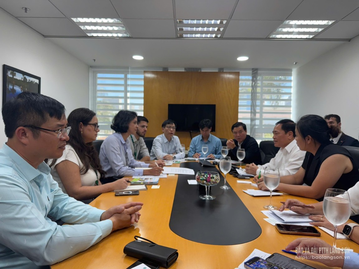Đoàn đại biểu tỉnh Lạng Sơn làm việc với Liên đoàn Nông nghiệp và Chăn nuôi Brazil (CNA) Đoàn đại biểu tỉnh Lạng Sơn làm việc với Liên đoàn Nông nghiệp và Chăn nuôi Brazil (CNA)