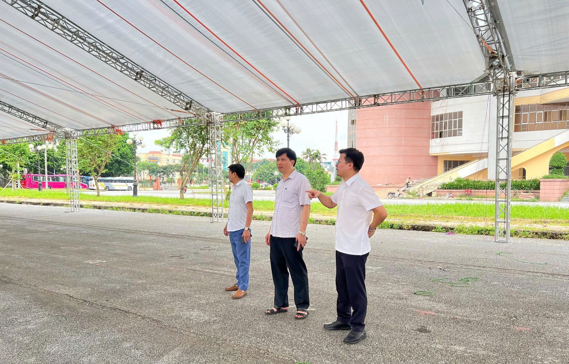 Đỗ Xuân Tú, Phó Giám đốc Sở Công Thương kiểm tra công tác chuẩn bị Hội chợ