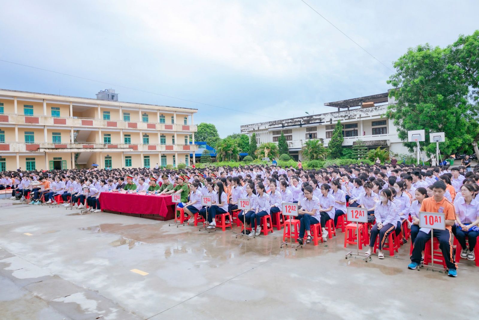 Lan tỏa kiến thức pháp luật, nâng cao ý thức an toàn cho học sinh Trường THPT A Trần Hưng Đạo