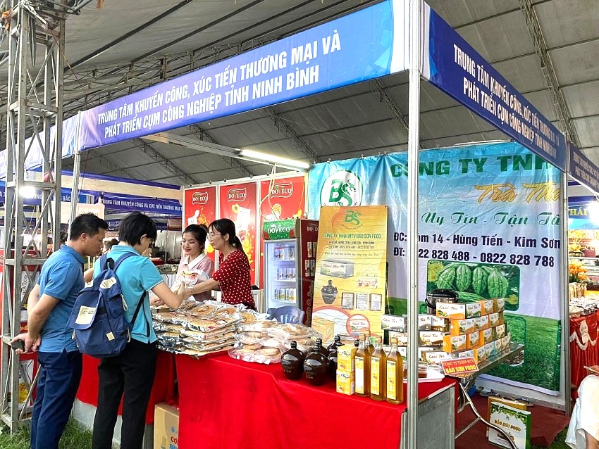 Gian hàng của tỉnh Ninh Bình tại Hội chợ Công thương vùng Đồng bằng Sông Hồng - Hà Nam năm 2023.