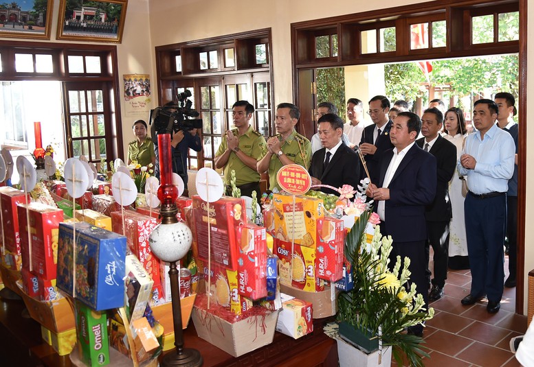 Trang trọng Lễ dâng hương kỷ niệm 56 năm ngày mất Chủ tịch Hồ Chí Minh