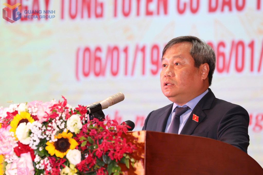 Ông Vũ Đại Thắng, Ủy viên Trung ương Đảng, Bí thư Tỉnh uỷ, Trưởng Đoàn ĐBQH tỉnh Quảng Ninh phát biểu tại chương trình gặp mặt.