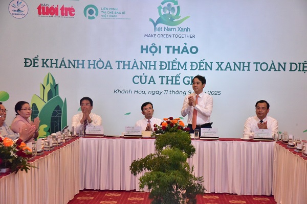 Ông Nghiêm Xuân Thành- UVBCH Trung ương Đảng, Bí thư Tỉnh ủy đến dự hội thảo