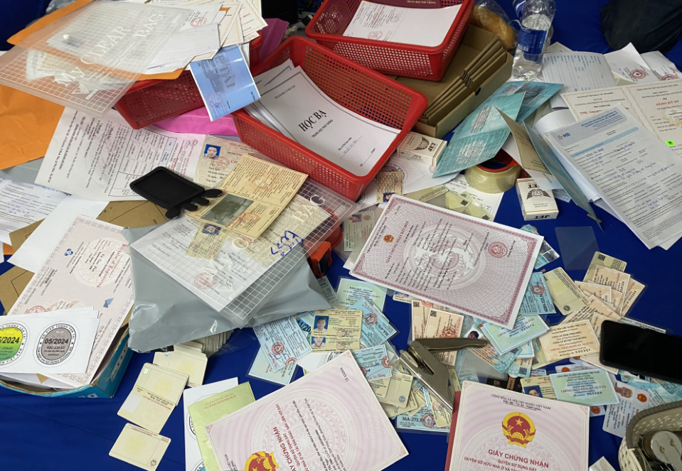 TP. HCM: Cảnh báo hành vi làm và sử dụng giấy tờ giả