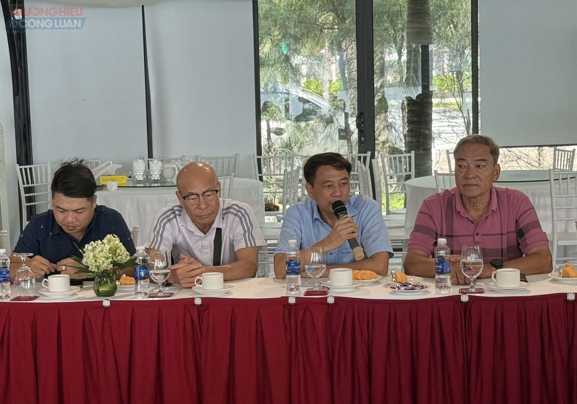 Tổng biên tập Tạp chí Thương hiệu và Công luận, Vũ Đức Thuận phát biểu tại cuộc họp.