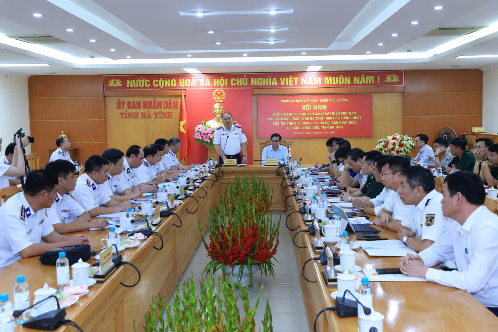 Cảnh sát biển Việt Nam thăm, làm việc với UBND tỉnh Hà Tĩnh